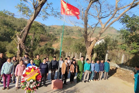 Viếng nhà bia tưởng niệm